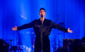 JUANJO BONA TRAZA EL CAMINO HACIA EL FUTURO DE NUESTRO POP EN UNIVERSAL MUSIC FESTIVAL 2