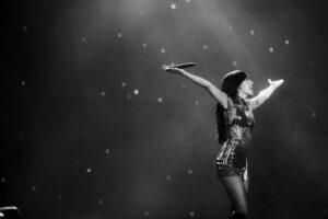 HACE HISTORIA CON UN SOLD OUT EN EL  ESTADIO OLÍMPICO DE BARCELONA  Y SE CONSOLIDA COMO ICONO GLOBAL DEL POP 4