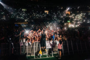 SEBASTIÁN YATRA DA COMIENZO A UN VIAJE EMOCIONAL POR ESPAÑA CON “ENTRE TANTA GENTE SUMMER TOUR” 2