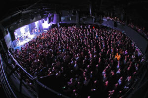 ELA TAUBERT, LLEGA A ESPAÑA CON ‘PREGUNTAS A LAS 11:11 TOUR’ EN SU CONCIERTO SOLD OUT EN MADRID 1
