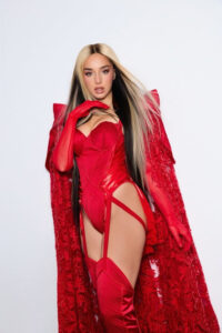 LOLA ÍNDIGO HACE HISTORIA AL AGOTAR LA PREVENTA DE SU BRATZ OFICIAL 2