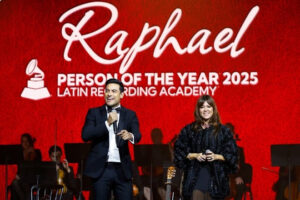 VANESA MARTÍN HONORS RAPHAEL AT THE LATIN GRAMMY PERSON OF THE YEAR 2025 GALA