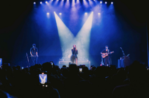 ELA TAUBERT COMIENZA A CERRAR SU ‘PREGUNTAS A LAS 11:11’ ERA  CON SU NUEVO SENCILLO “TE PROMETO”