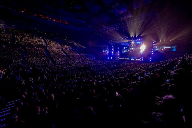 RAPHAEL ARRASA EN EL MOVISTAR ARENA DE MADRID CON UNA NOCHE APOTEÓSICA DE “RAPHAELÍSIMO”