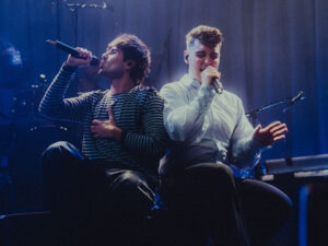 JUANJO BONA CIERRA EN ZARAGOZA SU GIRA 'TAN MAYOR Y TAN NIÑO' Y SE CONSOLIDA COMO UNA DE LAS VOCES CLAVE DEL POP CON RAÍZ 3